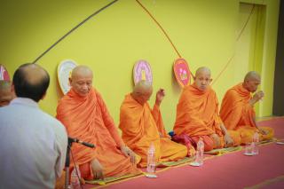 4. เข้าพรรษา...สร้างบุญ กิจกรรมส่งเสริมศิลปวัฒนธรรม(ช่วงเข้าพรรษา) การทำบุญถวายภัตตาหารเพล วันที่ 6 กันยายน 2560 ณ ห้องประชุมพิกุล ชั้น 1 คณะมนุษยศาสตร์และสังคมศาตร์ มหาวิทยาลัยราชภัฏกำแพงเพชร