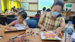 2. วันที่ 15 กรกฎาคม 2566 โปรแกรมวิชาจัดกิจกรรมบูรณาการการเรียนการสอนกับการบริการวิชาการในรายวิชา การจัดกิจกรรมห้องสมุด เพื่อส่งเสริมการเรียนรู้ในหัวข้อ  "อ่านนิทานให้เด็กฟังเพิ่มพลัง EF"