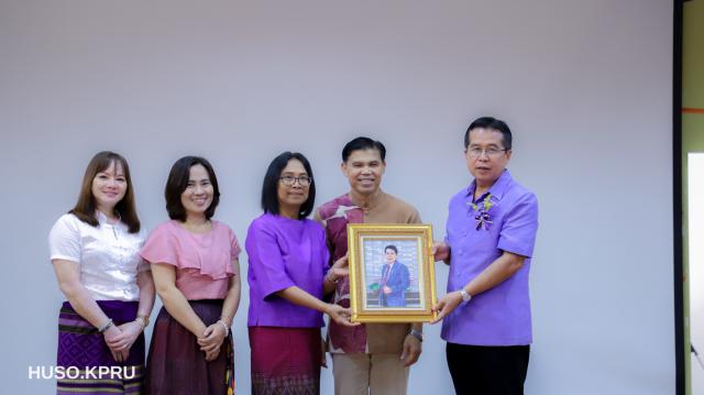 4. มุทิตาผู้เกษียณอายุราชการ ประจำปี 2566 แด่ รองศาสตราจารย์ ดร.สุวิทย์  วงษ์บุญมาก โปรแกรมวิชาบรรณารักษศาสตร์และสังคมศาสตร์ วันที่ 16 กันยายน พ.ศ. 2566 ณ ห้องประชุมพิกุล คณะมนุษยศาสตร์และสังคมศาสตร์ มหาวิทยาลัยราชภัฏกำแพงเพชร